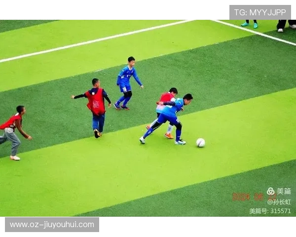 在绿茵场上奋不顾身拼搏展现少年无畏勇气瞬间